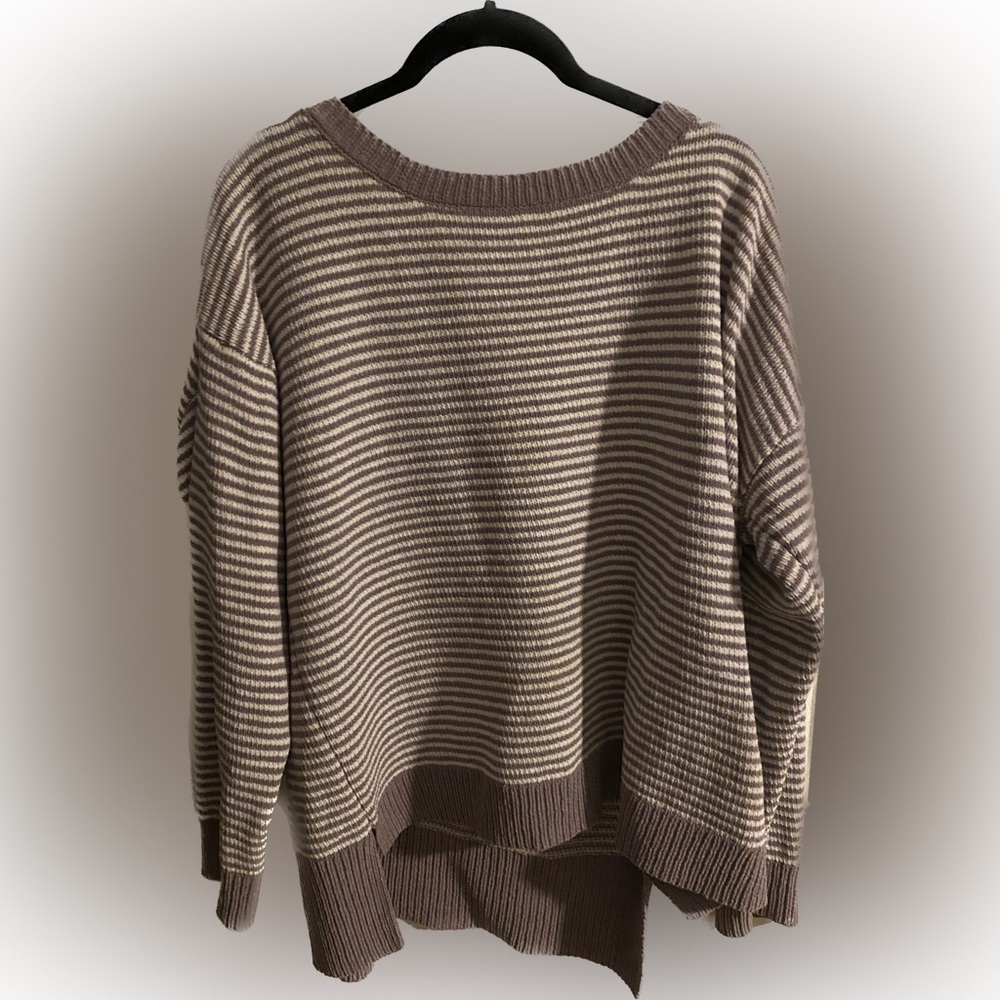 Sweater purple and white stripes very comfortable and cozy